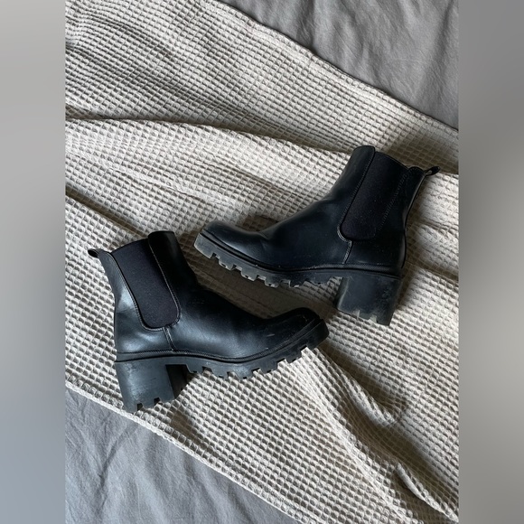 Harlow Boots - Picture 4 of 4